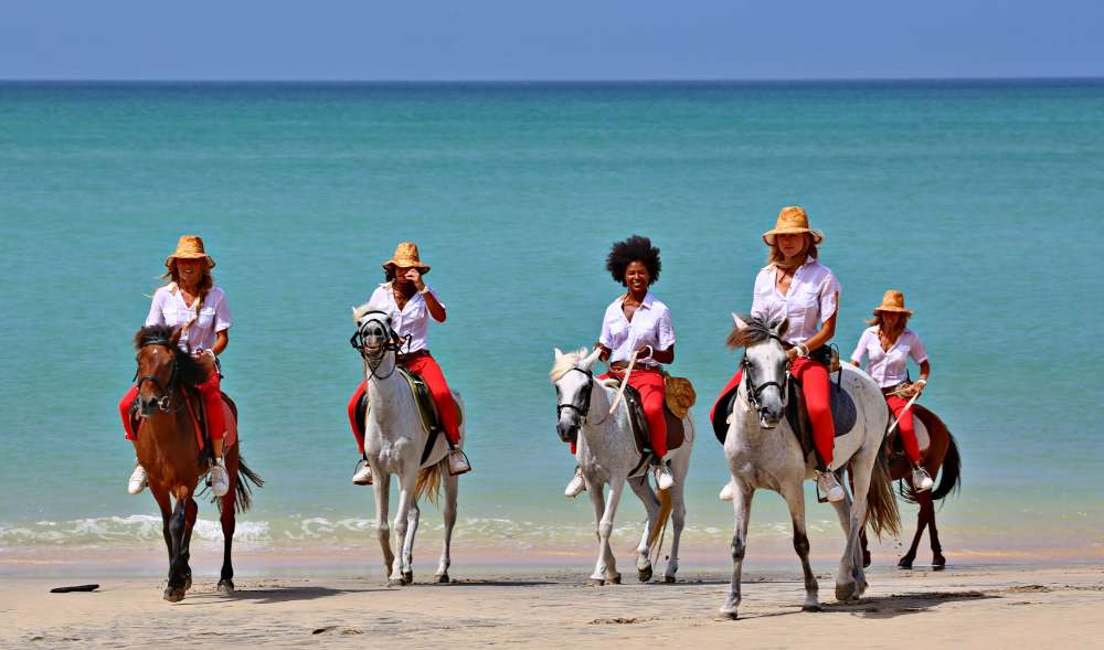 Passeggiata a cavallo sulla riva del mare a Boa Vista