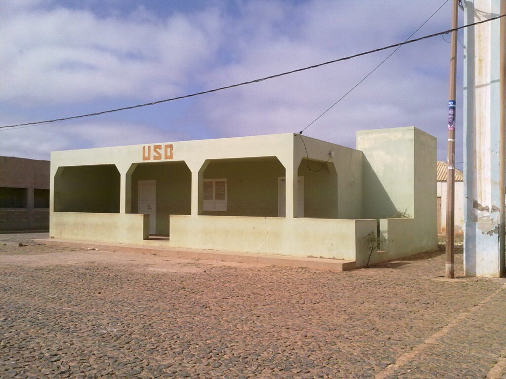 Casa colorata nel villaggio di João Galego