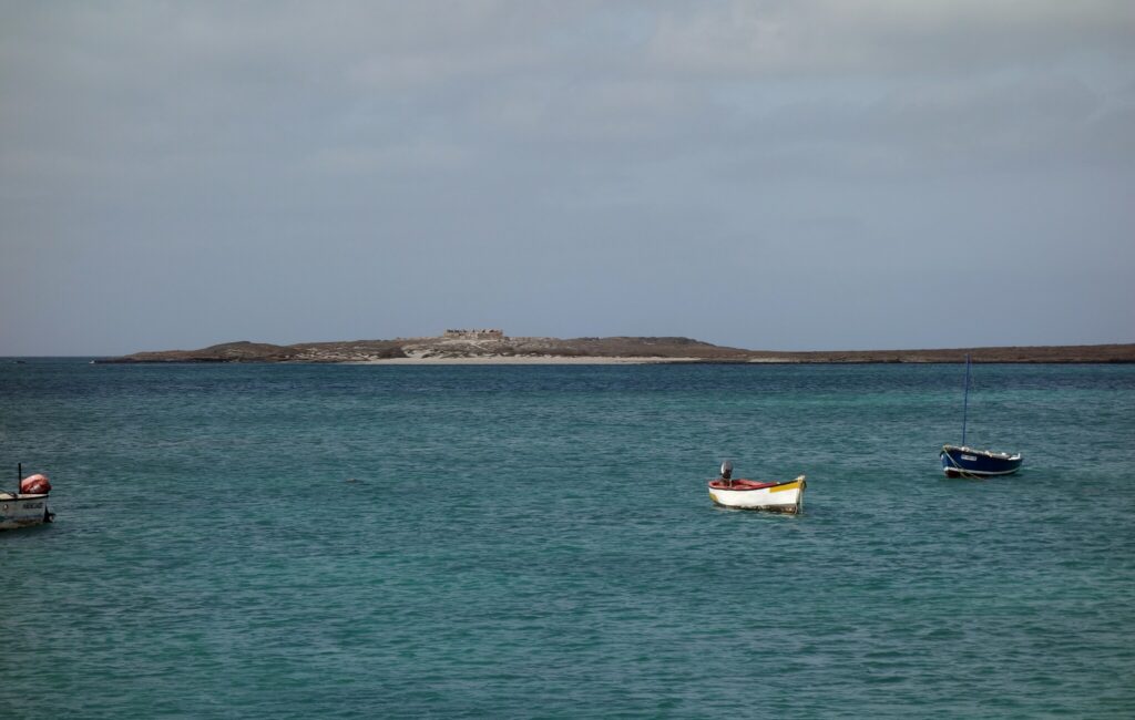 L'Ilhéu de Sal Rei visto dalla costa di Boa Vista